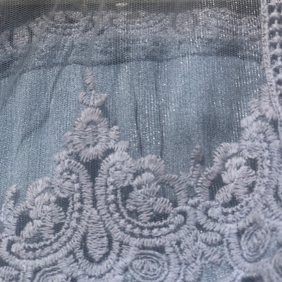 Woman’s blouse - Picture 5 of 5